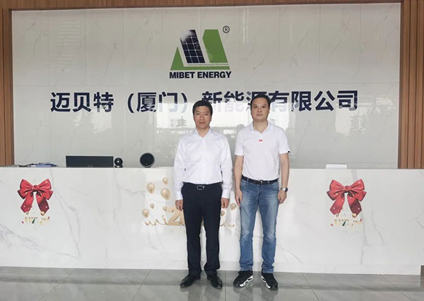 集美區(qū)長倪杰與陳熹董事長合影