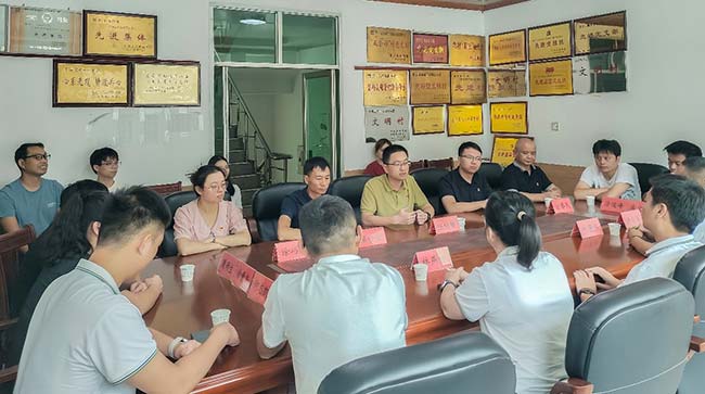 邁貝特深入永春縣曲斗村，開展黨建村企聯(lián)建